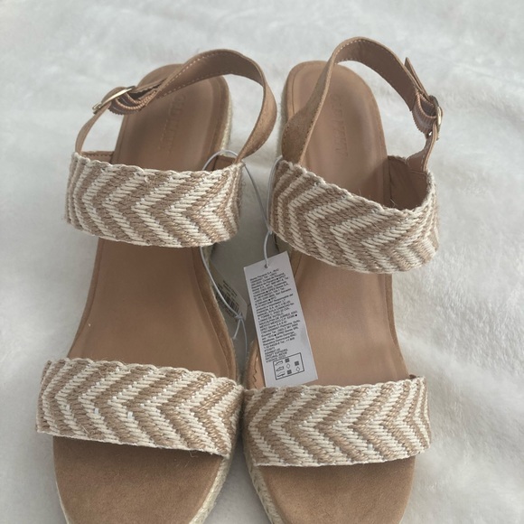 Old Navy Wedges SZ 9 - Picture 1 of 3